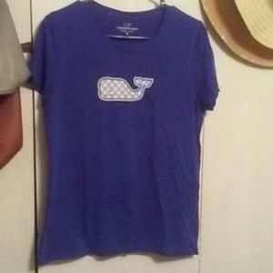 Blue vineyard vines tshirt